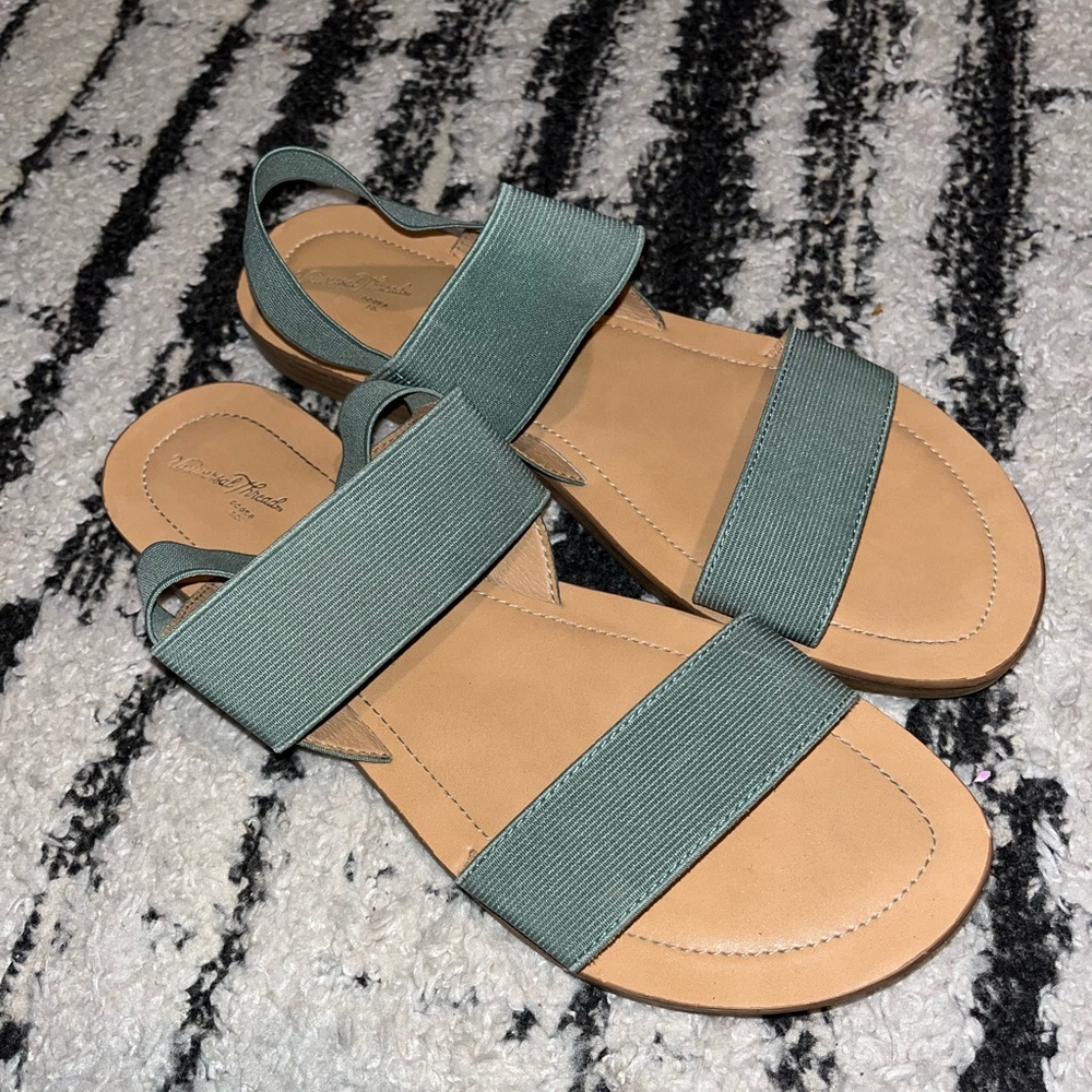 Strappy sandal